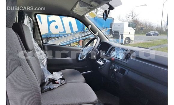 Acheter Import Voiture Toyota Hiace Blanc à Import - Dubai, Région de la Bouenza Acheter Import Voiture Toyota Hiace Blanc à Import - Dubai, Région de la Bouenza