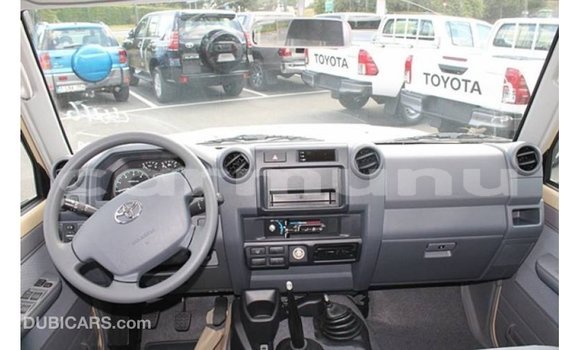 Buy Import Toyota Land Cruiser Beige Car in Import - Dubai in Region of Bouenza Buy Import Toyota Land Cruiser Beige Car in Import - Dubai in Region of Bouenza