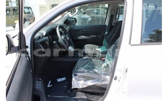 Buy Import Toyota Hilux White Car in Import - Dubai in Region of Bouenza Buy Import Toyota Hilux White Car in Import - Dubai in Region of Bouenza