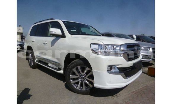 Buy Import Toyota Land Cruiser White Car in Import - Dubai in Region of Bouenza Buy Import Toyota Land Cruiser White Car in Import - Dubai in Region of Bouenza