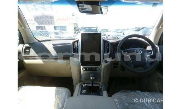 Buy Import Toyota Land Cruiser White Car in Import - Dubai in Region of Bouenza Buy Import Toyota Land Cruiser White Car in Import - Dubai in Region of Bouenza