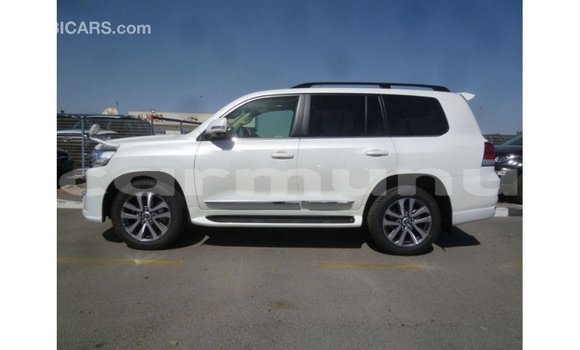 Buy Import Toyota Land Cruiser White Car in Import - Dubai in Region of Bouenza Buy Import Toyota Land Cruiser White Car in Import - Dubai in Region of Bouenza