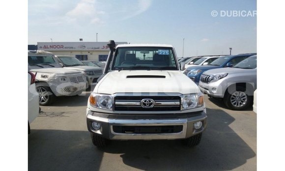 Buy Import Toyota Land Cruiser White Car in Import - Dubai in Region of Bouenza Buy Import Toyota Land Cruiser White Car in Import - Dubai in Region of Bouenza