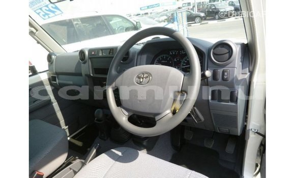 Buy Import Toyota Land Cruiser White Car in Import - Dubai in Region of Bouenza Buy Import Toyota Land Cruiser White Car in Import - Dubai in Region of Bouenza
