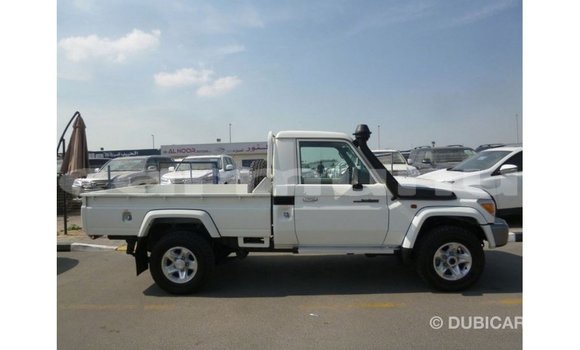 Buy Import Toyota Land Cruiser White Car in Import - Dubai in Region of Bouenza Buy Import Toyota Land Cruiser White Car in Import - Dubai in Region of Bouenza