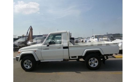 Buy Import Toyota Land Cruiser White Car in Import - Dubai in Region of Bouenza Buy Import Toyota Land Cruiser White Car in Import - Dubai in Region of Bouenza