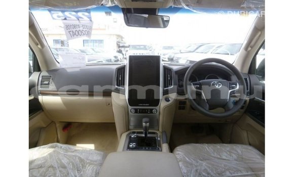 Buy Import Toyota Land Cruiser White Car in Import - Dubai in Region of Bouenza Buy Import Toyota Land Cruiser White Car in Import - Dubai in Region of Bouenza