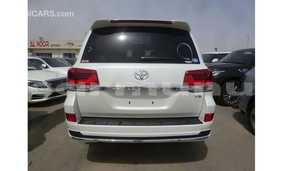 Buy Import Toyota Land Cruiser White Car in Import - Dubai in Region of Bouenza Buy Import Toyota Land Cruiser White Car in Import - Dubai in Region of Bouenza