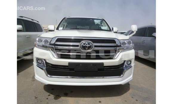 Buy Import Toyota Land Cruiser White Car in Import - Dubai in Region of Bouenza Buy Import Toyota Land Cruiser White Car in Import - Dubai in Region of Bouenza