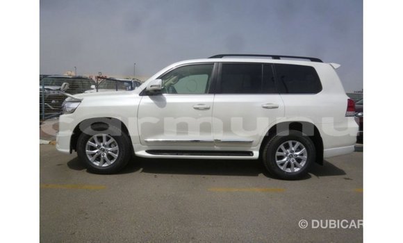 Buy Import Toyota Land Cruiser White Car in Import - Dubai in Region of Bouenza Buy Import Toyota Land Cruiser White Car in Import - Dubai in Region of Bouenza