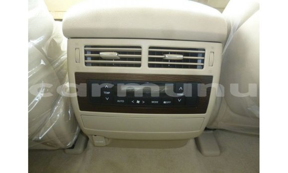 Buy Import Toyota Land Cruiser White Car in Import - Dubai in Region of Bouenza Buy Import Toyota Land Cruiser White Car in Import - Dubai in Region of Bouenza