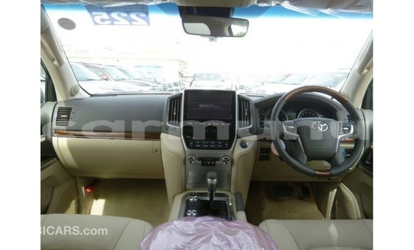 Buy Import Toyota Land Cruiser White Car in Import - Dubai in Region of Bouenza Buy Import Toyota Land Cruiser White Car in Import - Dubai in Region of Bouenza