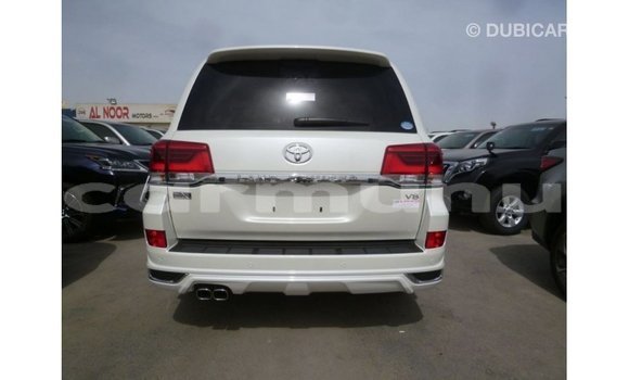 Buy Import Toyota Land Cruiser White Car in Import - Dubai in Region of Bouenza Buy Import Toyota Land Cruiser White Car in Import - Dubai in Region of Bouenza