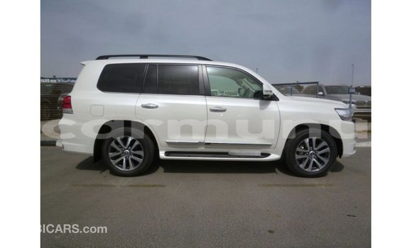 Buy Import Toyota Land Cruiser White Car in Import - Dubai in Region of Bouenza Buy Import Toyota Land Cruiser White Car in Import - Dubai in Region of Bouenza