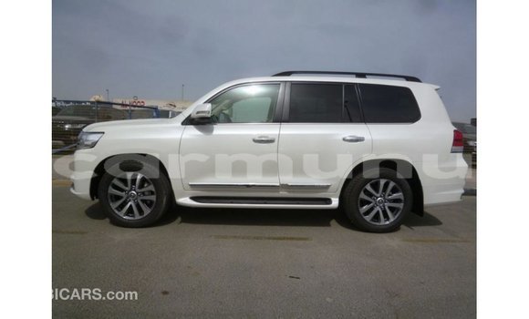 Buy Import Toyota Land Cruiser White Car in Import - Dubai in Region of Bouenza Buy Import Toyota Land Cruiser White Car in Import - Dubai in Region of Bouenza