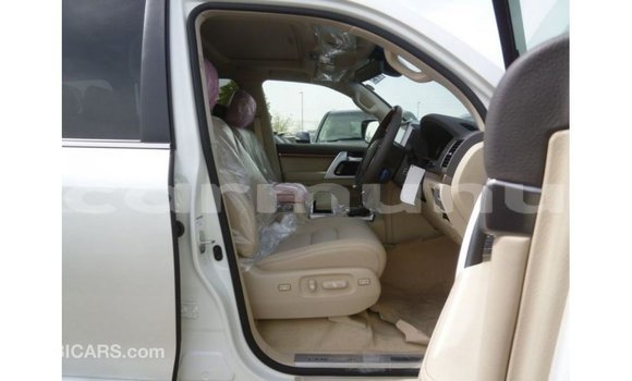 Buy Import Toyota Land Cruiser White Car in Import - Dubai in Region of Bouenza Buy Import Toyota Land Cruiser White Car in Import - Dubai in Region of Bouenza