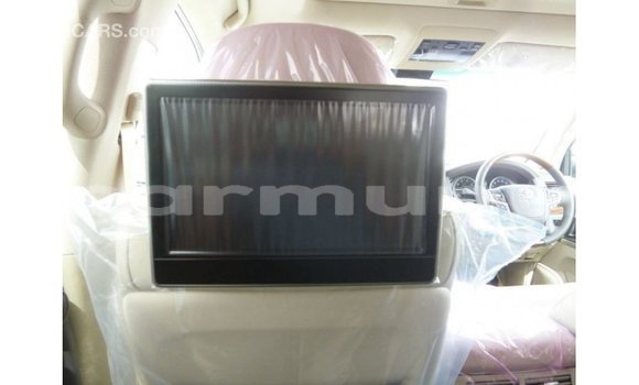 Buy Import Toyota Land Cruiser White Car in Import - Dubai in Region of Bouenza Buy Import Toyota Land Cruiser White Car in Import - Dubai in Region of Bouenza