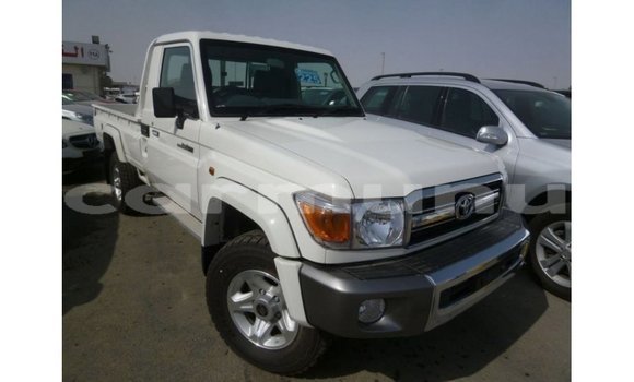 Acheter Import Voiture Toyota Land Cruiser Blanc à Import - Dubai, Région de la Bouenza Acheter Import Voiture Toyota Land Cruiser Blanc à Import - Dubai, Région de la Bouenza