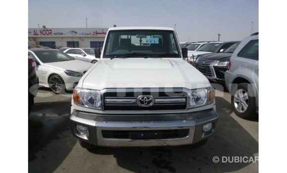 Acheter Import Voiture Toyota Land Cruiser Blanc à Import - Dubai, Région de la Bouenza Acheter Import Voiture Toyota Land Cruiser Blanc à Import - Dubai, Région de la Bouenza