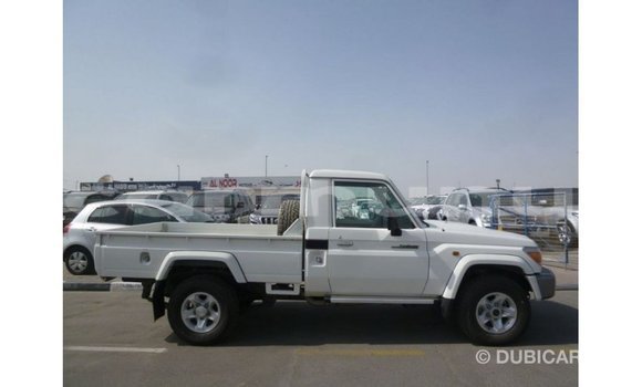 Acheter Import Voiture Toyota Land Cruiser Blanc à Import - Dubai, Région de la Bouenza Acheter Import Voiture Toyota Land Cruiser Blanc à Import - Dubai, Région de la Bouenza