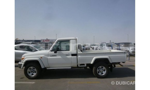 Acheter Import Voiture Toyota Land Cruiser Blanc à Import - Dubai, Région de la Bouenza Acheter Import Voiture Toyota Land Cruiser Blanc à Import - Dubai, Région de la Bouenza