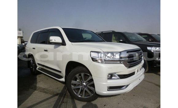 Buy Import Toyota Land Cruiser White Car in Import - Dubai in Region of Bouenza Buy Import Toyota Land Cruiser White Car in Import - Dubai in Region of Bouenza