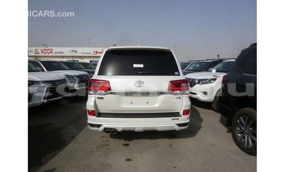 Buy Import Toyota Land Cruiser White Car in Import - Dubai in Region of Bouenza Buy Import Toyota Land Cruiser White Car in Import - Dubai in Region of Bouenza