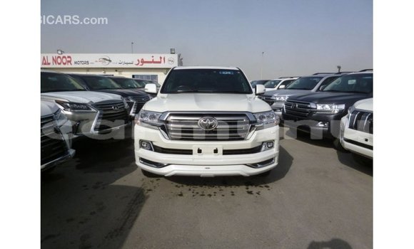Buy Import Toyota Land Cruiser White Car in Import - Dubai in Region of Bouenza Buy Import Toyota Land Cruiser White Car in Import - Dubai in Region of Bouenza
