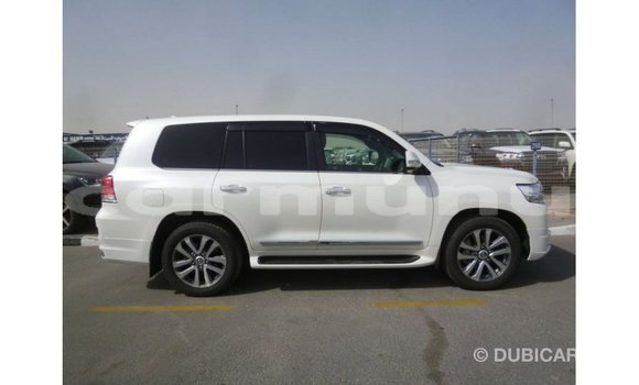 Buy Import Toyota Land Cruiser White Car in Import - Dubai in Region of Bouenza Buy Import Toyota Land Cruiser White Car in Import - Dubai in Region of Bouenza