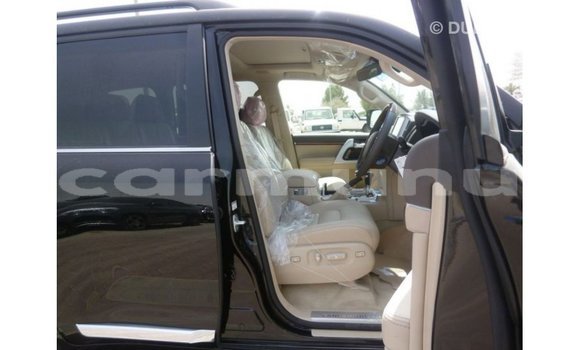 Buy Import Toyota Land Cruiser Black Car in Import - Dubai in Region of Bouenza Buy Import Toyota Land Cruiser Black Car in Import - Dubai in Region of Bouenza