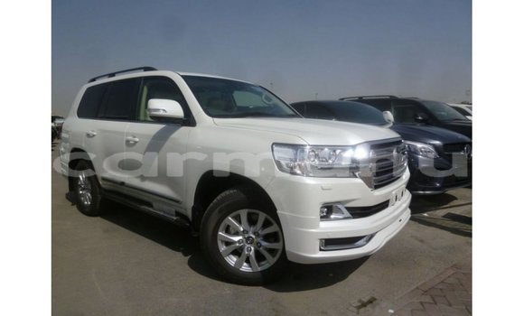 Buy Import Toyota Land Cruiser White Car in Import - Dubai in Region of Bouenza Buy Import Toyota Land Cruiser White Car in Import - Dubai in Region of Bouenza