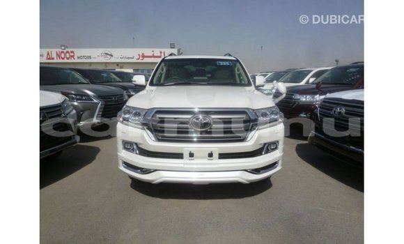 Buy Import Toyota Land Cruiser White Car in Import - Dubai in Region of Bouenza Buy Import Toyota Land Cruiser White Car in Import - Dubai in Region of Bouenza