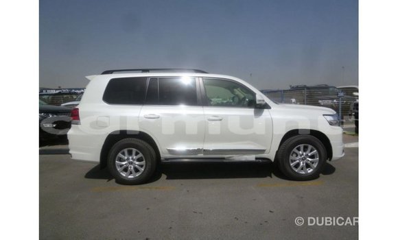 Buy Import Toyota Land Cruiser White Car in Import - Dubai in Region of Bouenza Buy Import Toyota Land Cruiser White Car in Import - Dubai in Region of Bouenza