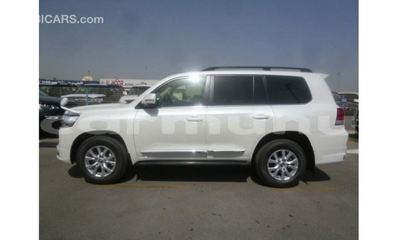 Buy Import Toyota Land Cruiser White Car in Import - Dubai in Region of Bouenza Buy Import Toyota Land Cruiser White Car in Import - Dubai in Region of Bouenza