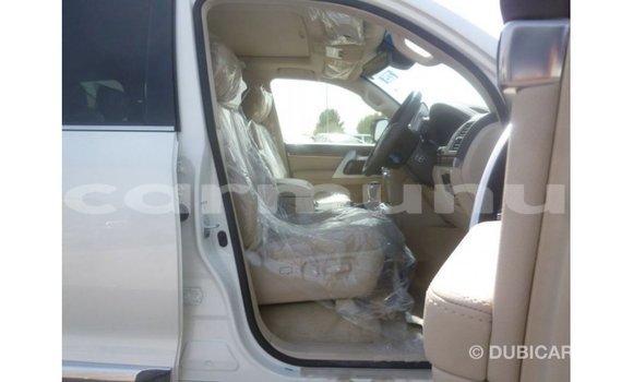 Buy Import Toyota Land Cruiser White Car in Import - Dubai in Region of Bouenza Buy Import Toyota Land Cruiser White Car in Import - Dubai in Region of Bouenza