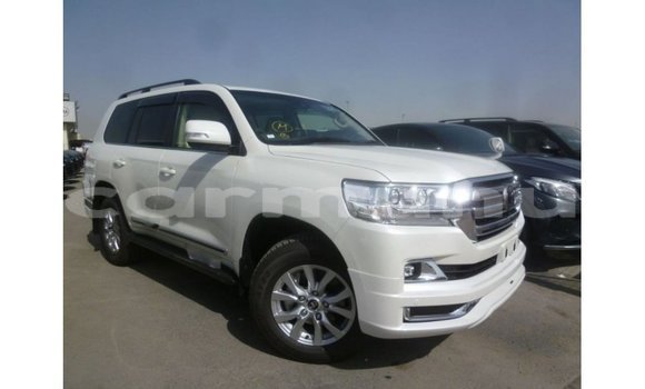 Buy Import Toyota Land Cruiser White Car in Import - Dubai in Region of Bouenza Buy Import Toyota Land Cruiser White Car in Import - Dubai in Region of Bouenza