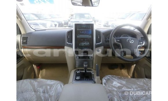 Buy Import Toyota Land Cruiser White Car in Import - Dubai in Region of Bouenza Buy Import Toyota Land Cruiser White Car in Import - Dubai in Region of Bouenza
