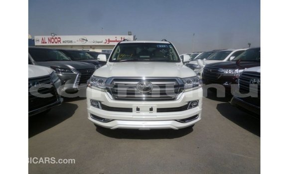 Buy Import Toyota Land Cruiser White Car in Import - Dubai in Region of Bouenza Buy Import Toyota Land Cruiser White Car in Import - Dubai in Region of Bouenza
