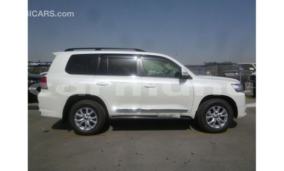 Buy Import Toyota Land Cruiser White Car in Import - Dubai in Region of Bouenza Buy Import Toyota Land Cruiser White Car in Import - Dubai in Region of Bouenza