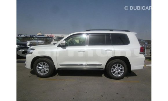 Buy Import Toyota Land Cruiser White Car in Import - Dubai in Region of Bouenza Buy Import Toyota Land Cruiser White Car in Import - Dubai in Region of Bouenza