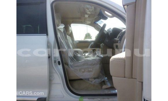 Buy Import Toyota Land Cruiser White Car in Import - Dubai in Region of Bouenza Buy Import Toyota Land Cruiser White Car in Import - Dubai in Region of Bouenza