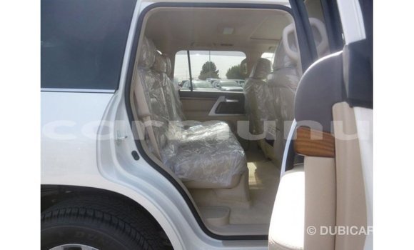 Buy Import Toyota Land Cruiser White Car in Import - Dubai in Region of Bouenza Buy Import Toyota Land Cruiser White Car in Import - Dubai in Region of Bouenza