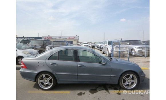 Acheter Import Voiture Mercedes-Benz 190 Bleu à Import - Dubai, Région de la Bouenza Acheter Import Voiture Mercedes-Benz 190 Bleu à Import - Dubai, Région de la Bouenza