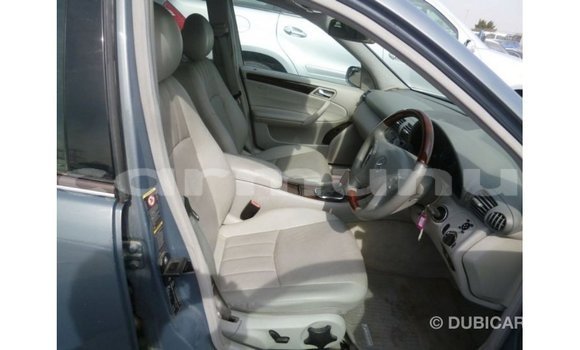 Acheter Import Voiture Mercedes-Benz 190 Bleu à Import - Dubai, Région de la Bouenza Acheter Import Voiture Mercedes-Benz 190 Bleu à Import - Dubai, Région de la Bouenza