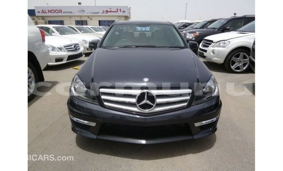 Buy Import Mercedes-Benz 190 Black Car in Import - Dubai in Region of Bouenza Buy Import Mercedes-Benz 190 Black Car in Import - Dubai in Region of Bouenza