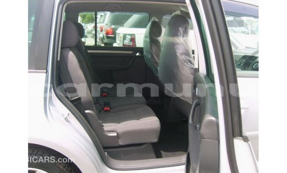 Buy Import Volkswagen Touran Other Car in Import - Dubai in Region of Bouenza Buy Import Volkswagen Touran Other Car in Import - Dubai in Region of Bouenza