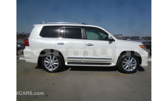 Acheter Import Voiture Toyota Land Cruiser Blanc à Import - Dubai, Région de la Bouenza Acheter Import Voiture Toyota Land Cruiser Blanc à Import - Dubai, Région de la Bouenza