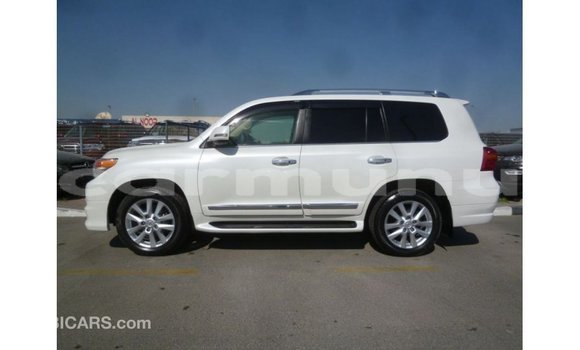 Acheter Import Voiture Toyota Land Cruiser Blanc à Import - Dubai, Région de la Bouenza Acheter Import Voiture Toyota Land Cruiser Blanc à Import - Dubai, Région de la Bouenza