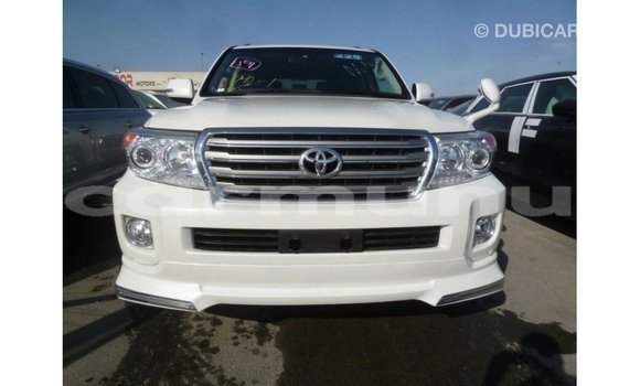 Acheter Import Voiture Toyota Land Cruiser Blanc à Import - Dubai, Région de la Bouenza Acheter Import Voiture Toyota Land Cruiser Blanc à Import - Dubai, Région de la Bouenza