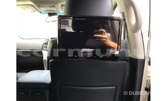 Acheter Import Voiture Toyota Land Cruiser Blanc à Import - Dubai, Région de la Bouenza Acheter Import Voiture Toyota Land Cruiser Blanc à Import - Dubai, Région de la Bouenza